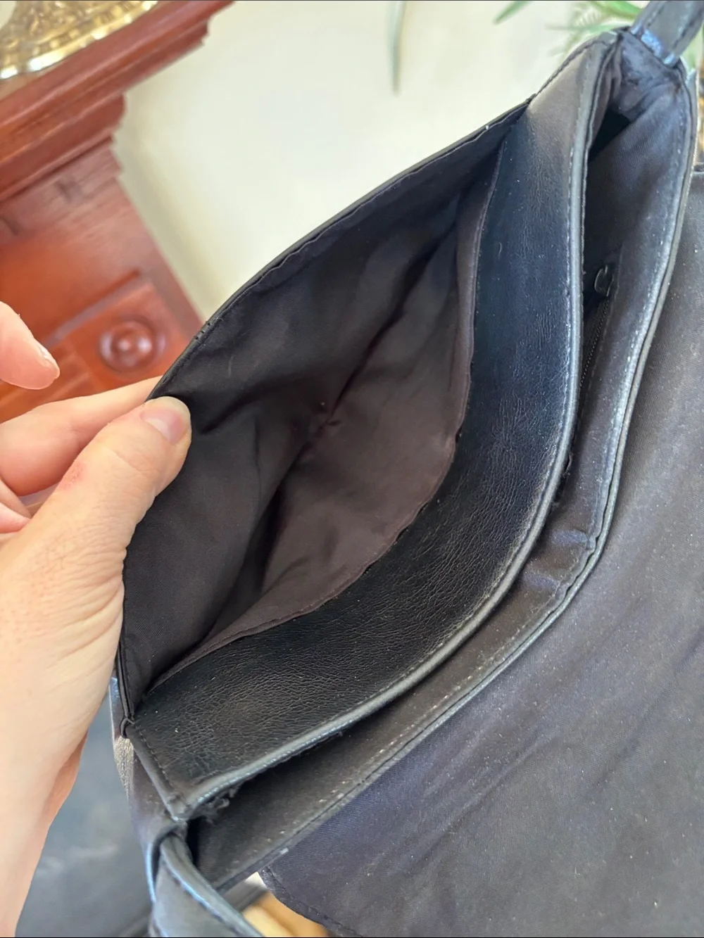 Vintage Genuine Leather Classic Small Smooth Black Flap Snap Close Shoulder Bag